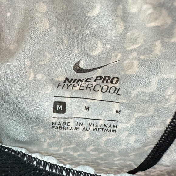 Nike Pro Hypercool Capri Leggings Womens M Gray Black Yoga‎ Stretch Athleisure - Picture 7 of 9